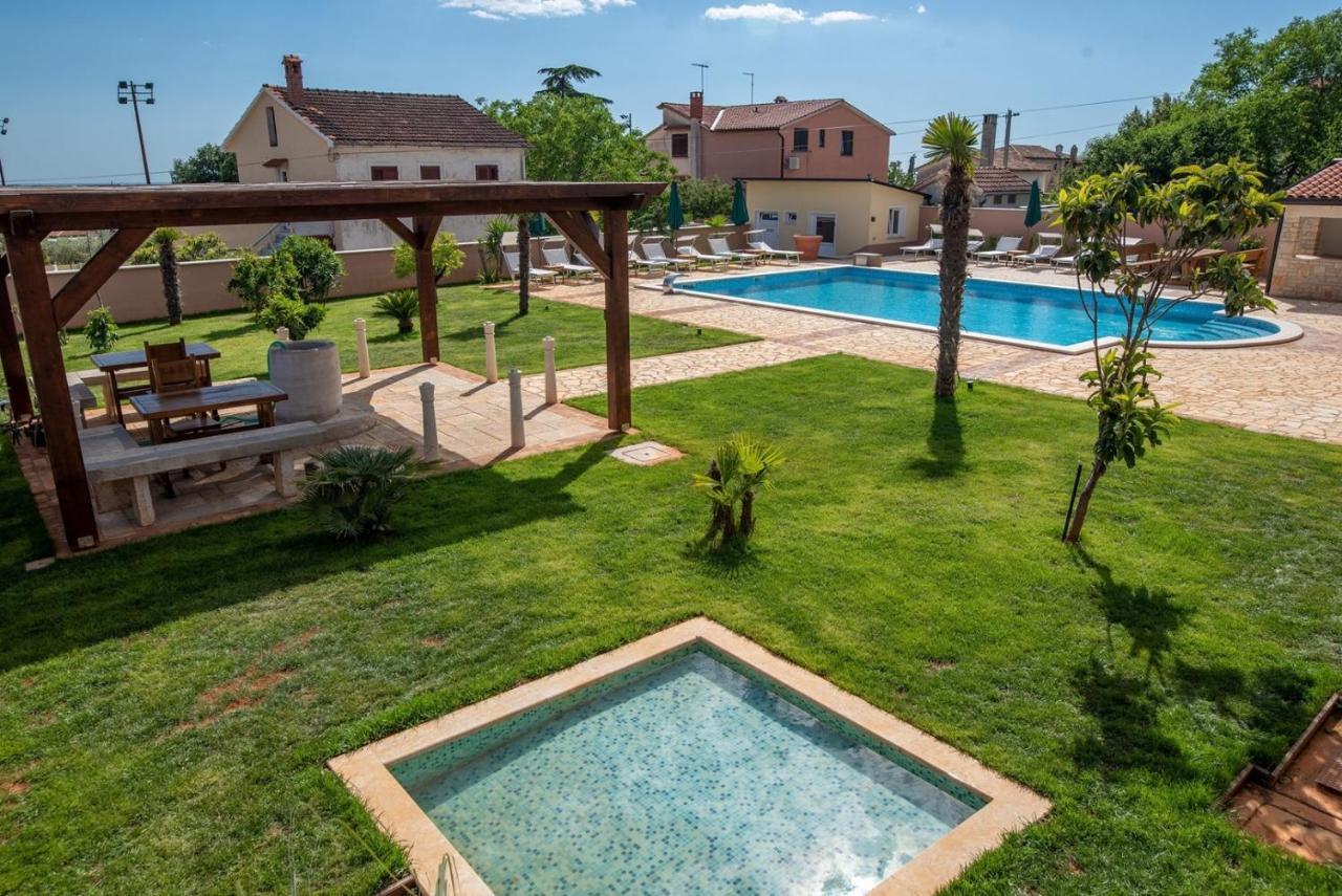 Via Flavia With Common Pool Hotel Labinci Ngoại thất bức ảnh