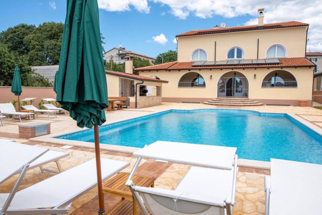 Via Flavia With Common Pool Hotel Labinci Ngoại thất bức ảnh