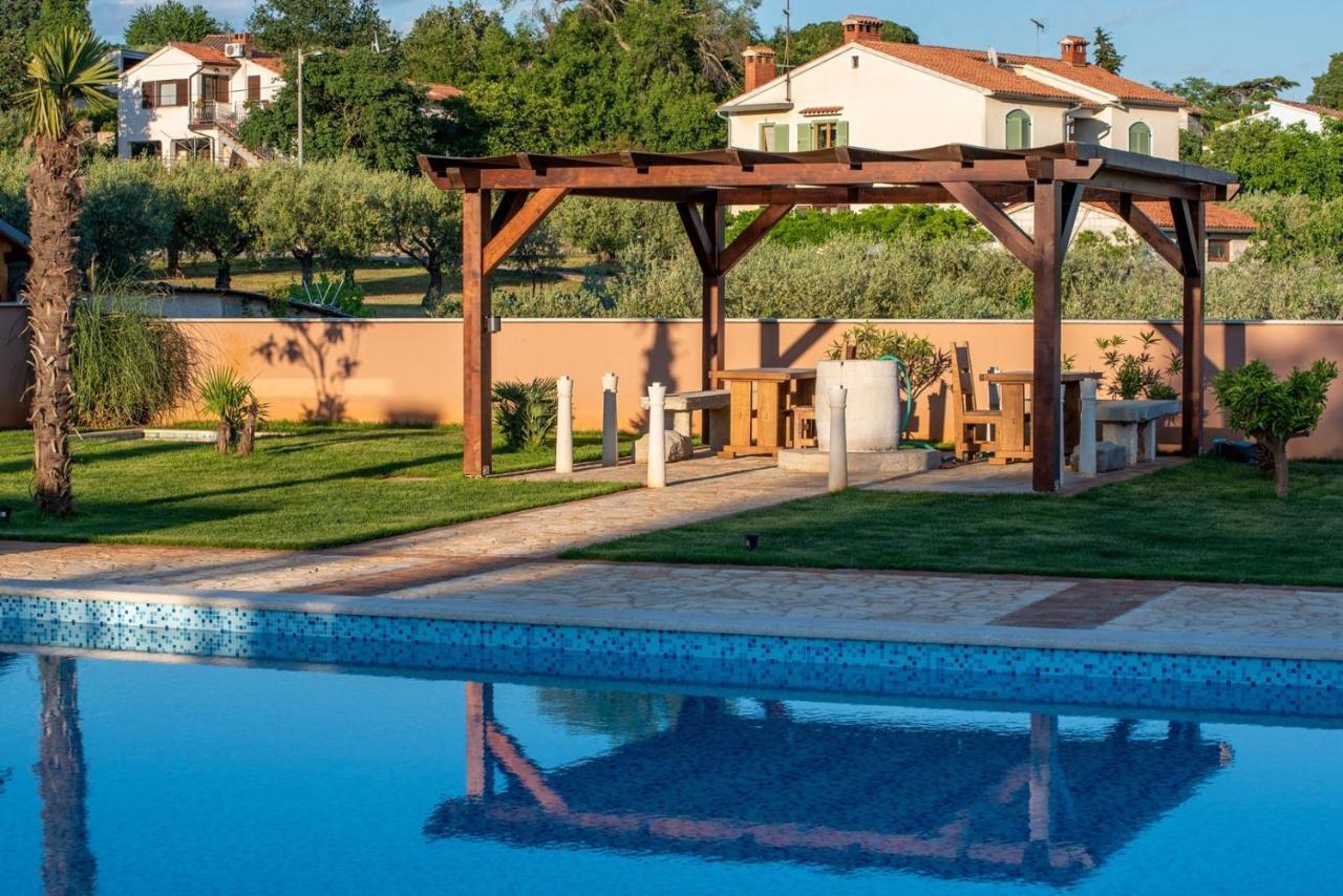 Via Flavia With Common Pool Hotel Labinci Ngoại thất bức ảnh