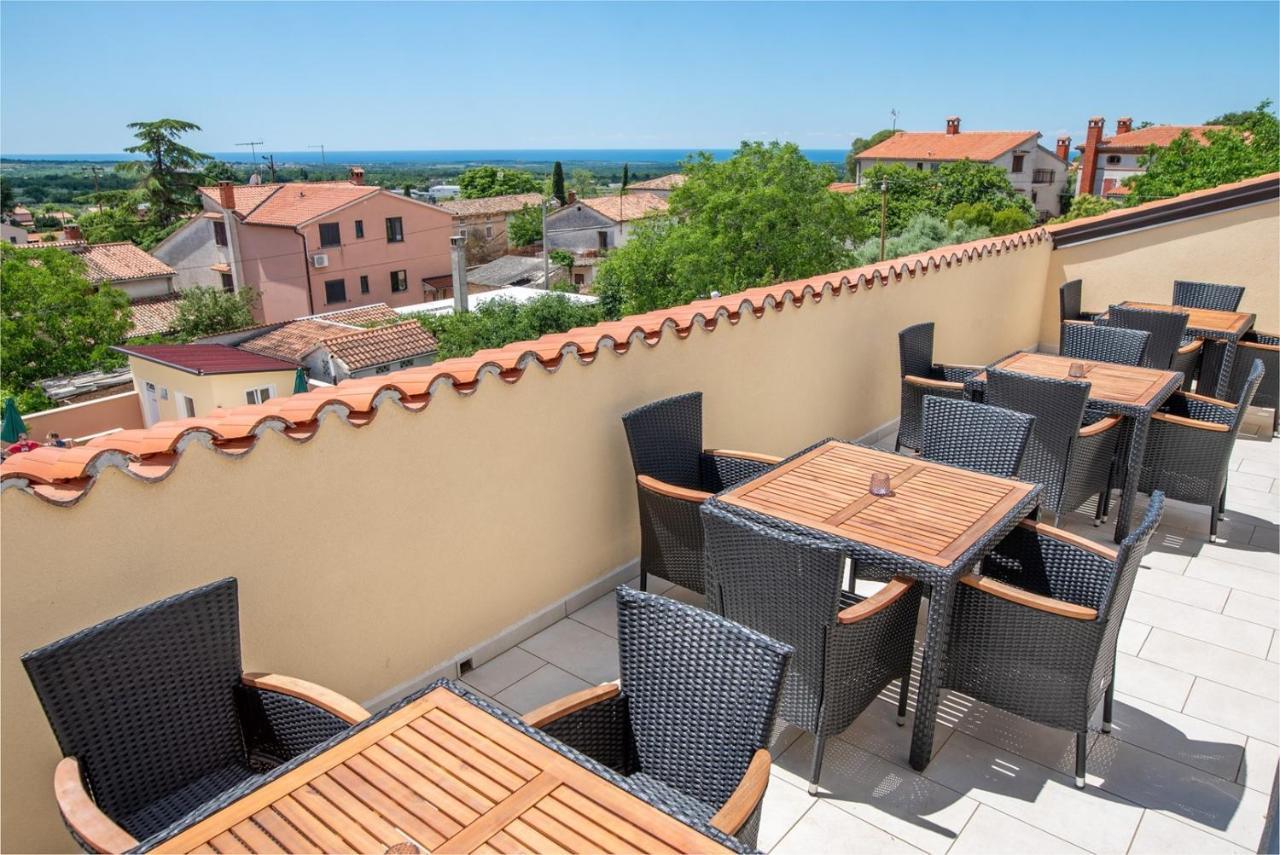 Via Flavia With Common Pool Hotel Labinci Ngoại thất bức ảnh