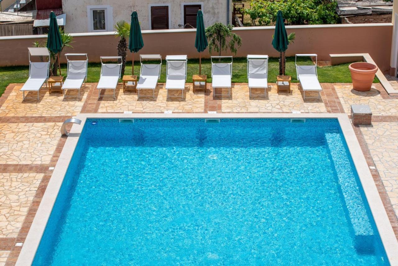Via Flavia With Common Pool Hotel Labinci Ngoại thất bức ảnh